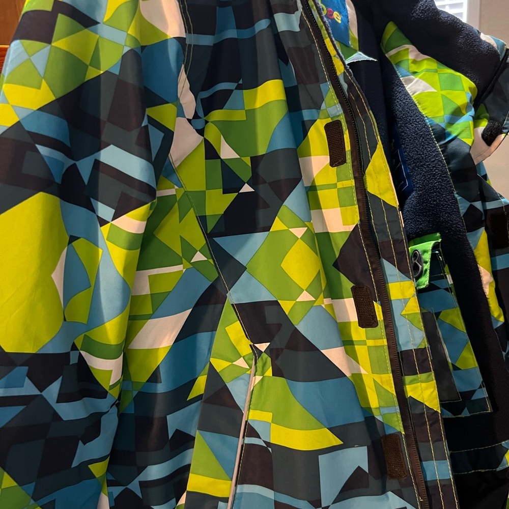 Geometric Patterned ski coat